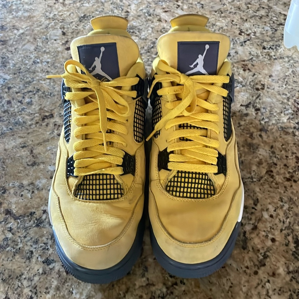 Nike Jordan basketball shoes. Good condition. Size tag worn away. Size 12.5